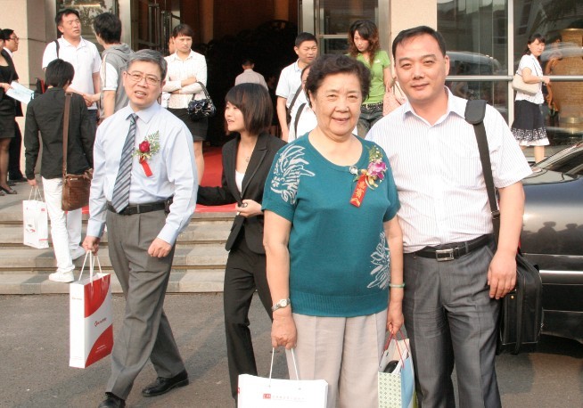 著名裝訂專家王懷珠教授